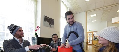 Amsterdamse Aanpak: 736 statushouders begeleid naar betaald werk