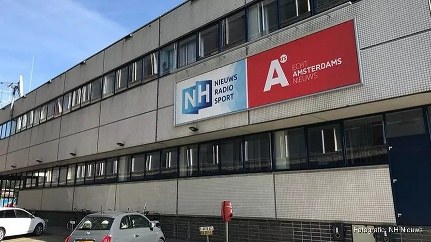 Politie en camera&#39;s bij redacties Amsterdam