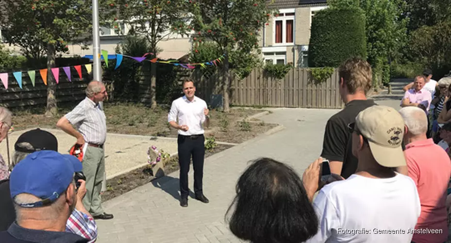 Wethouder Van Ballegooijen opent buurtinitiatief Jeu de Boules baan