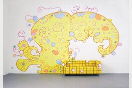 Eerste museale overzichtstentoonstelling van Lily van der Stokker