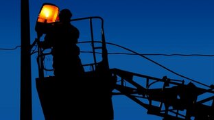Weespers door kapotte straatverlichting al dagen in het donker