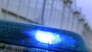 Auto rijdt door na aanrijding met snorfiets