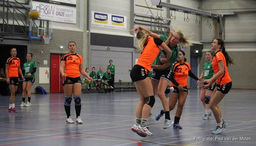 Handbalsters U.S. blijven meedraaien in top hoofdklasse
