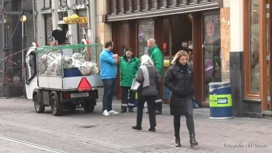 Amsterdamse &#39;buurtconciërges&#39; moeten ondanks succes stoppen: "Belachelijk!"