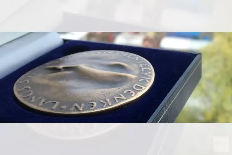 SV West ontvangt Jubileumpenning voor 150 jaar sport