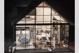 Simon Stones meeslepende familie-Epos Ibsen huis in Amsterdam