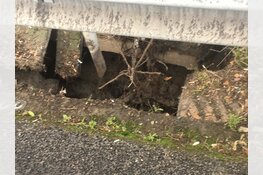 Dichten sinkhole A8 duurt tot de ochtendspits: "Stuk asfalt verwijderen"