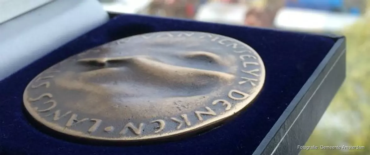 GeuzenMiddenmeer en A.C.K.V. Oranje Nassau ontvangen Jubileumpenning