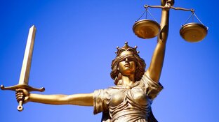 Celstraf voor handel in vervalste huurcontracten: tien Amsterdamse huishoudens de dupe