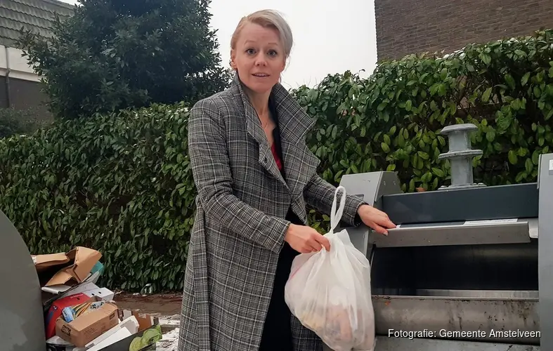 Wethouder Floor Gordon komt in actie tegen afval in het straatbeeld