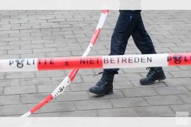 Daders en slachtoffer verlaten plaats delict Schoolmeesterstraat