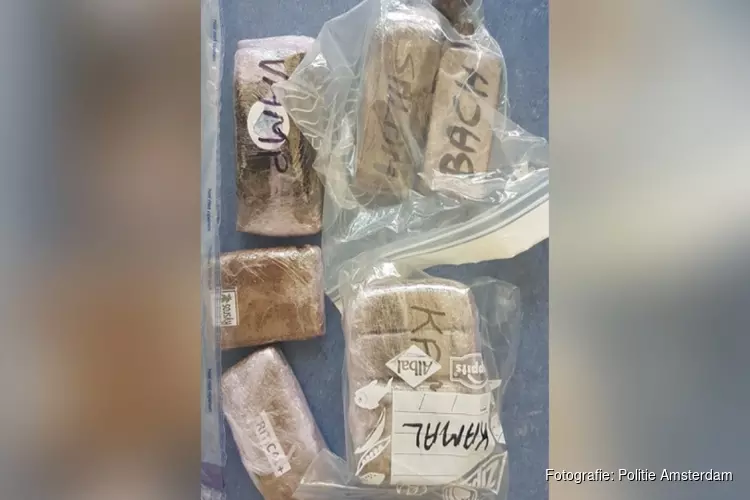 Grote hoeveelheid hasj en cash gevonden in Amsterdamse spookwoningen