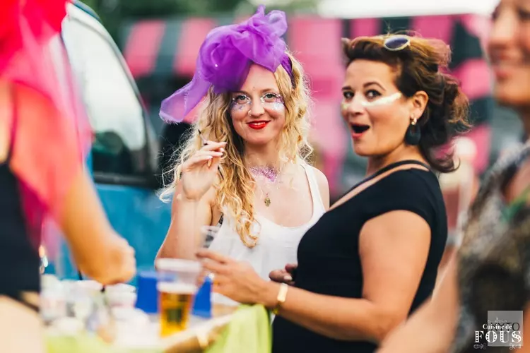 FOUX Festival, 8 juni, VLLA