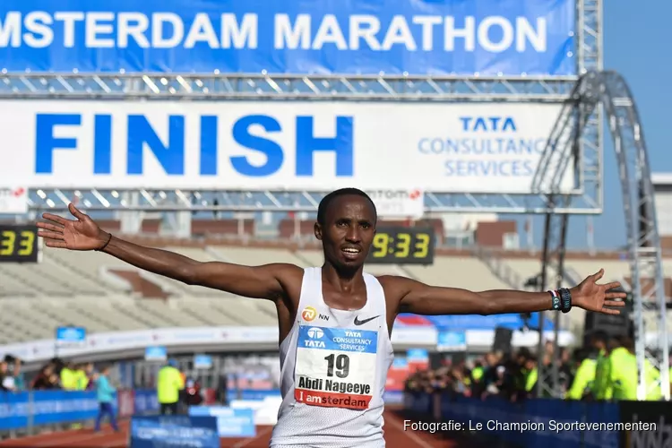 Nederlands snelste marathonloper Abdi Nageeye aan start van TCS Amsterdam Marathon