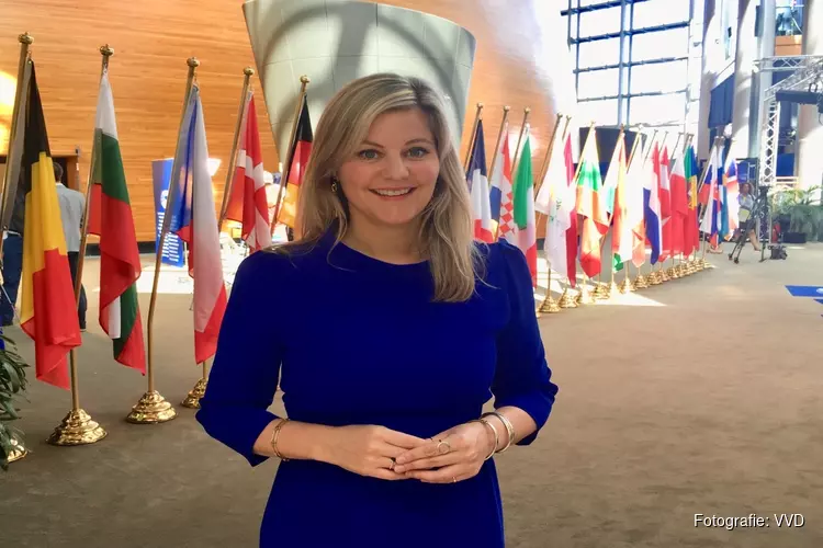 Amsterdamse Liesje Schreinemacher beëdigd als Europarlementariër