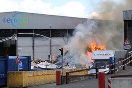 Brandend afval Amsterdam te zien in de wijde omtrek