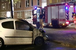 Verdachten vluchten bij autobrand in Amsterdam-Zuidoost