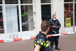 Bouwvakkers vinden handgranaat voor pand Amsterdam