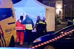 Dode bij schietpartij bij metrostation in Amsterdam-Zuidoost