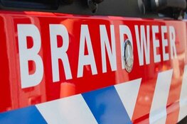 Voordeur in Amsterdams portiek in brand gestoken: bewoonster via balkon naar buren gevlucht