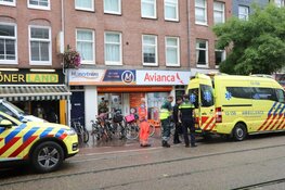 Klant gestoken bij overval Kinkerstraat, dader voortvluchtig
