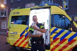 Amsterdamse brandweer haalt vrouw en zeven huisdieren uit woning vol rook