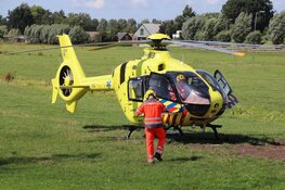 Wielrenner hard ten val in Amstelveen