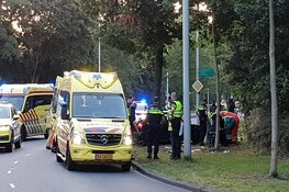 Auto op boom in Zuidoost; drie gewonden