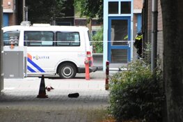 Politie schiet bij aanhoudingen op straat in Amsterdam Zuidoost