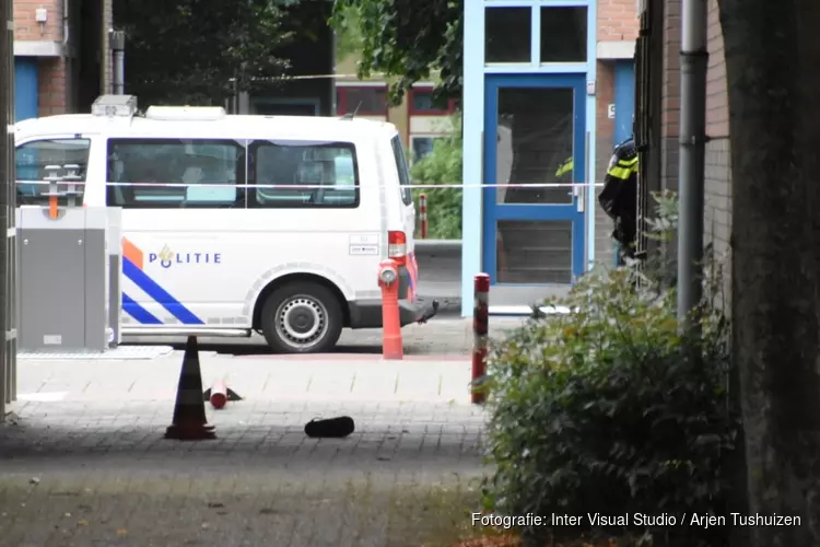 Politie schiet bij aanhoudingen op straat in Amsterdam Zuidoost