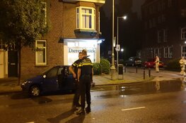 Auto in brand gestoken in Amsterdam-Noord