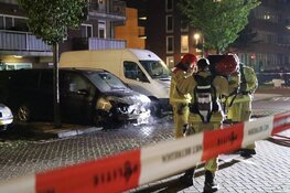 Taxi uitgebrand in Amsterdam, buurtbewoners hoorden harde knal