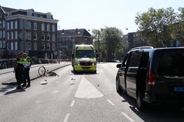 Fietser zwaargewond na aanrijding met taxi