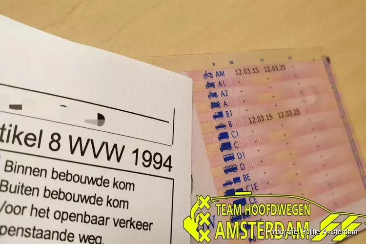 Beginnend bestuurder racet met 173 kilometer per uur over de ring van Amsterdam