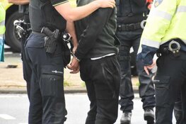 Auto crasht tijdens wilde achtervolging in Westpoort