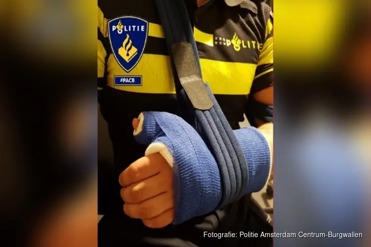 Agressieve arrestant bezorgt agent gebroken arm en hersenschudding