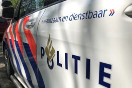 Steen door ruit bij journalist Chris Klomp: 'Verwijder je social media'