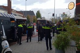 Politie voorkomt confrontatie Ajax- en Groningen-fans: 90 uitsupporters gearresteerd