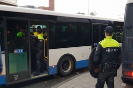 Politie voorkomt confrontatie Ajax- en Groningen-fans: 90 uitsupporters gearresteerd