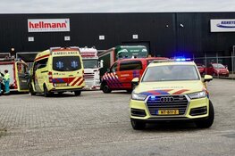 Persoon raakt bedolven onder pallet met natuursteen op Schiphol