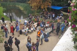 Ongeveer 40 klimaatactivisten opgepakt bij ABN Amro-kantoor