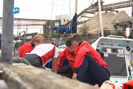 Roeiers van Londen naar Amsterdam moeten na barre nacht opgeven: "Het werd te gevaarlijk"