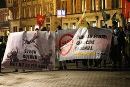 Spontaan protest tegen Erdogan op station Amsterdam Centraal