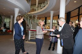 Petitie tegen massale bomenkap Ouder-Amstel overhandigd: college zet in op &#39;heroverweging door Den Haag&#39;