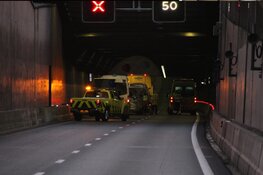 Coentunnel afgesloten na ongeluk met meerdere voertuigen, twee ambulances ter plaatse