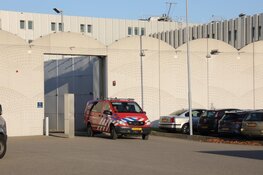 Brand in cel van Justitieel Complex Schiphol: een persoon naar ziekenhuis