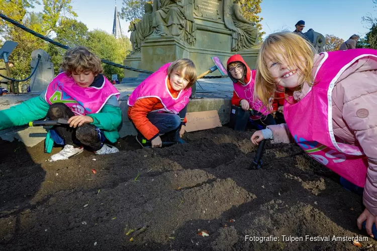 Bollen planten voor Tulp Festival Amsterdam 2020