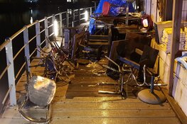 'Meubels restaurant in brand gestoken'