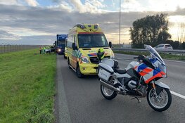 A5 naar Haarlem afgesloten na aanrijding bus en vrachtwagen