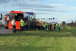 A5 naar Haarlem afgesloten na aanrijding bus en vrachtwagen